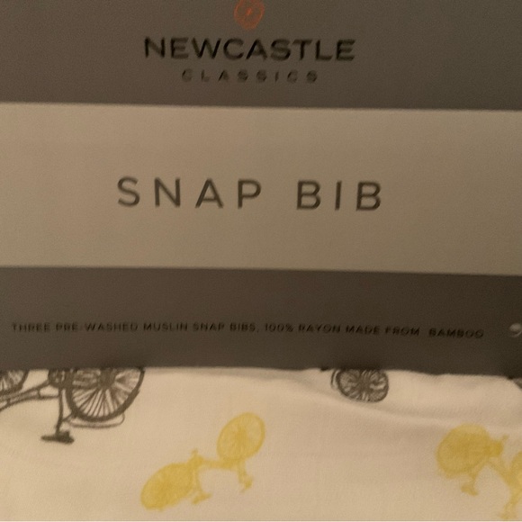 3-pack of soft as silk, Newcastle Classics - 100% Bamboo Snap Bibs! - Picture 3 of 3